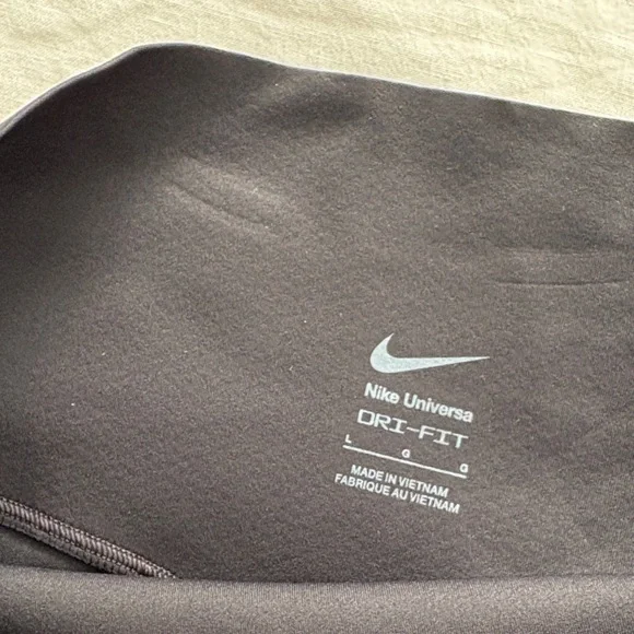 Nike Black Universa Medium Support High-Waisted 5" Bike Shorts with Pockets - Picture 13 of 14